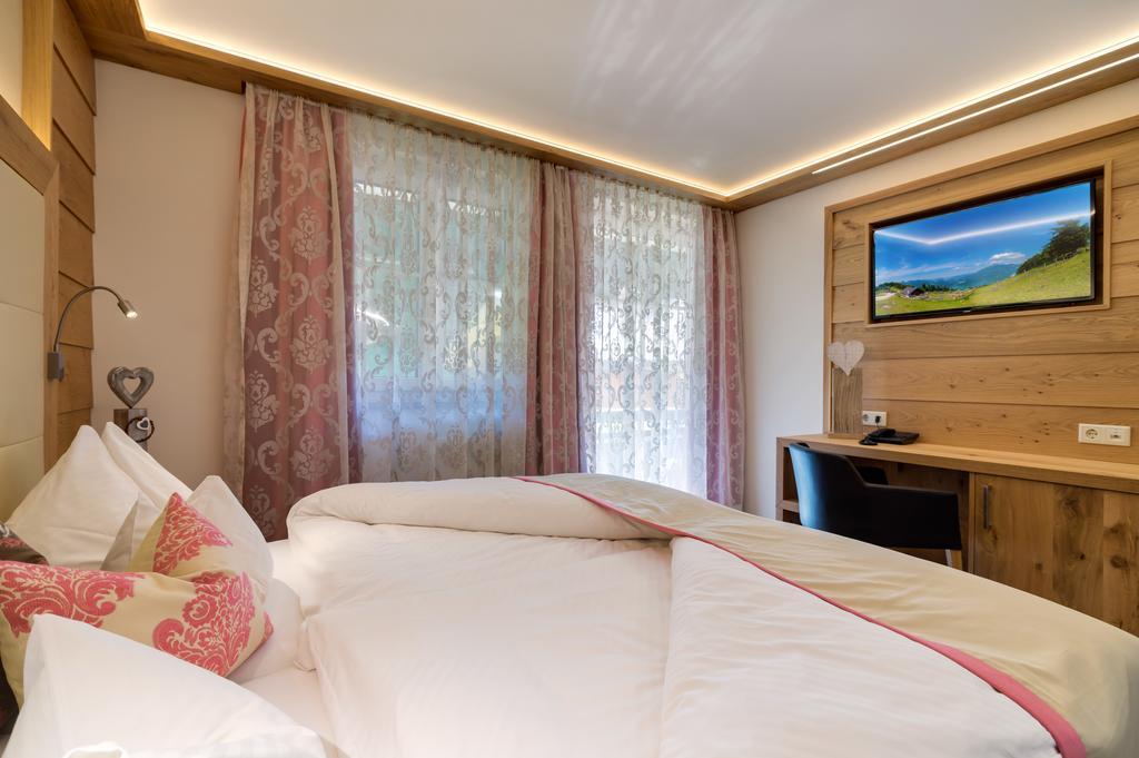 Hotel Fischerwirt Natur Waldspa Faistenau Kamer foto